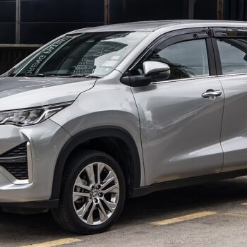 Toyota Innova Hycross price