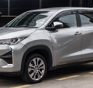 Toyota Innova Hycross price