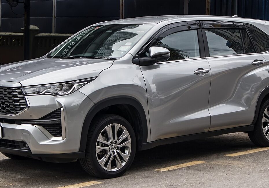 Toyota Innova Hycross price